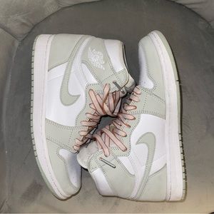 Women’s Jordan 1s (Seafoam Green)
